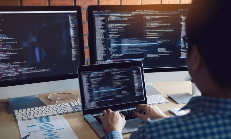 数据科学选型:R与Python如何赋能永济市网站建设?